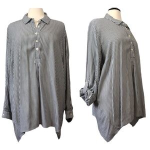 Premise Studio Gray White Stripe Sharkbite Hem Top 2X